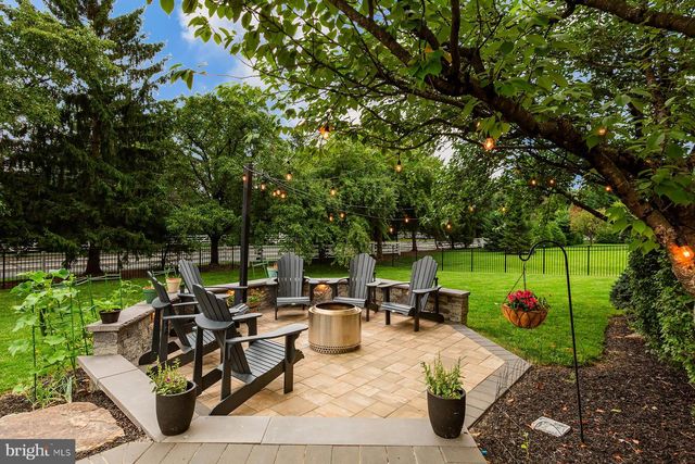 866 STONEBRIDGE DR, Lancaster, PA 17601