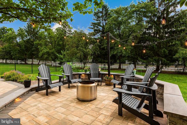 866 STONEBRIDGE DR, Lancaster, PA 17601