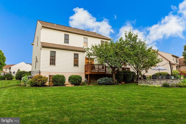 866 STONEBRIDGE DR, Lancaster, PA 17601