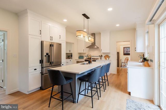 866 STONEBRIDGE DR, Lancaster, PA 17601