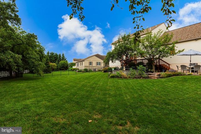 866 STONEBRIDGE DR, Lancaster, PA 17601