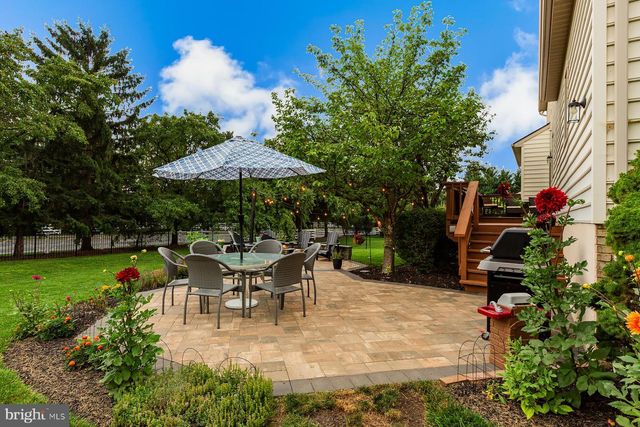 866 STONEBRIDGE DR, Lancaster, PA 17601