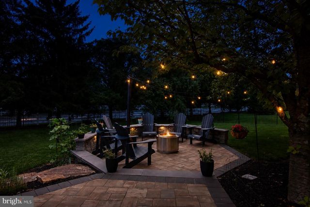 866 STONEBRIDGE DR, Lancaster, PA 17601