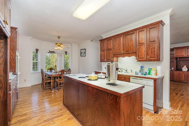 640 40th Avenue Lane NW, Hickory, NC 28601