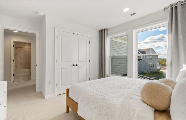 530 West Street 1, Walpole, MA 02081