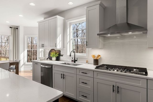 530 West Street 1, Walpole, MA 02081