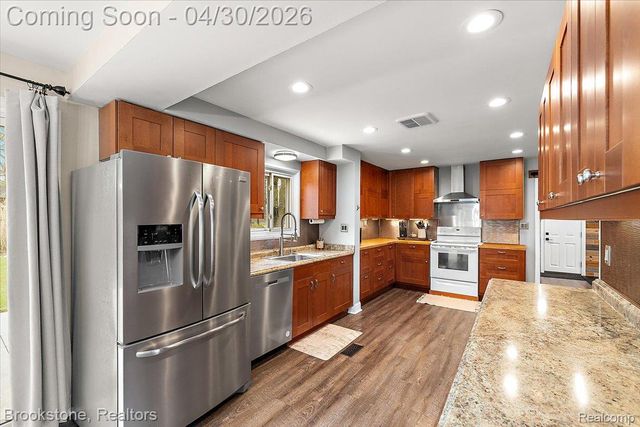 1759 Ashstan Drive, Walled Lake, MI 48390