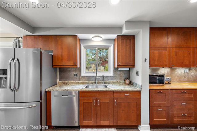 1759 Ashstan Drive, Walled Lake, MI 48390