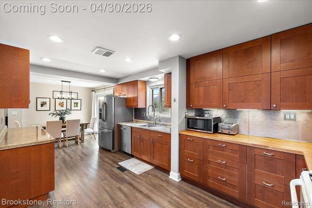 1759 Ashstan Drive, Walled Lake, MI 48390