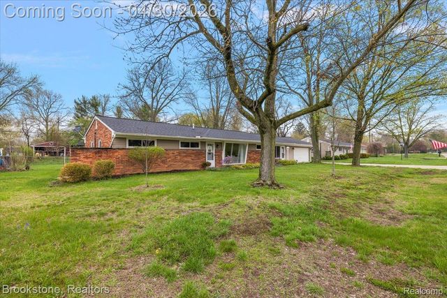 1759 Ashstan Drive, Walled Lake, MI 48390