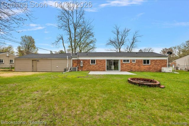 1759 Ashstan Drive, Walled Lake, MI 48390