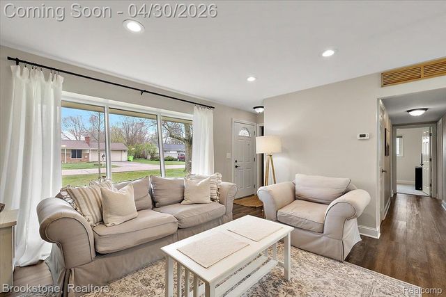 1759 Ashstan Drive, Walled Lake, MI 48390