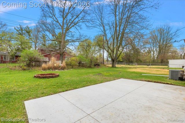 1759 Ashstan Drive, Walled Lake, MI 48390