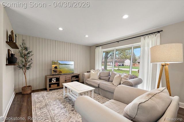 1759 Ashstan Drive, Walled Lake, MI 48390