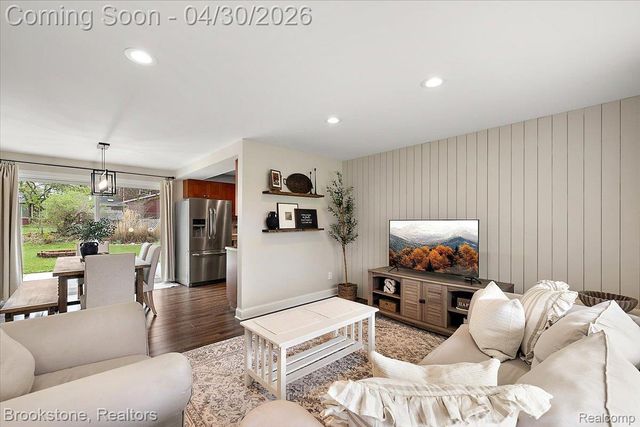 1759 Ashstan Drive, Walled Lake, MI 48390