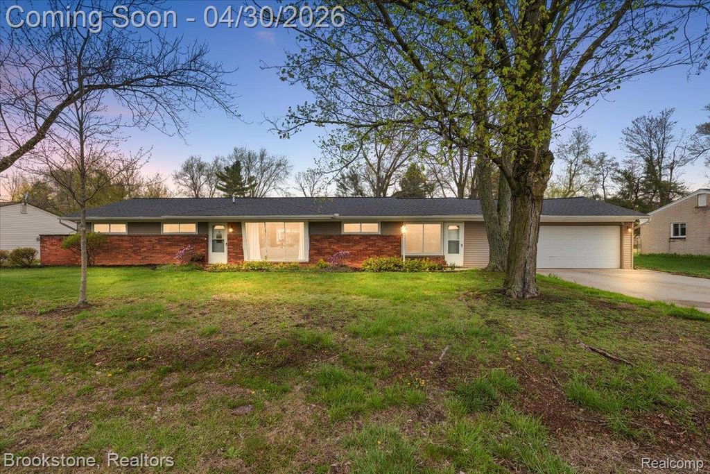 1759 Ashstan Drive, Walled Lake, MI 48390