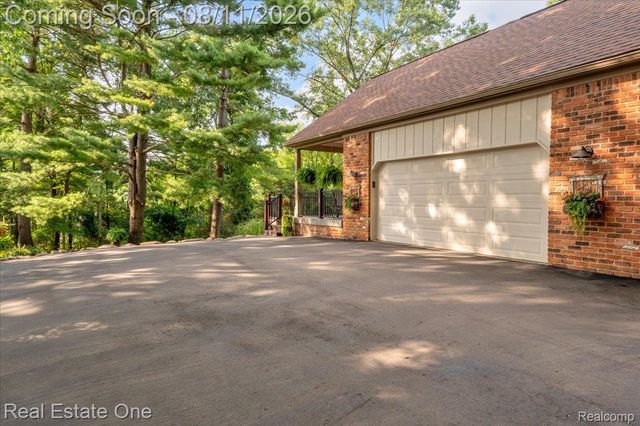714 Heritage Drive, Milford Village, MI 48381