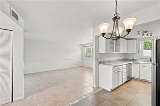 4290 Gulfstream DR 5, Naples, FL 34112