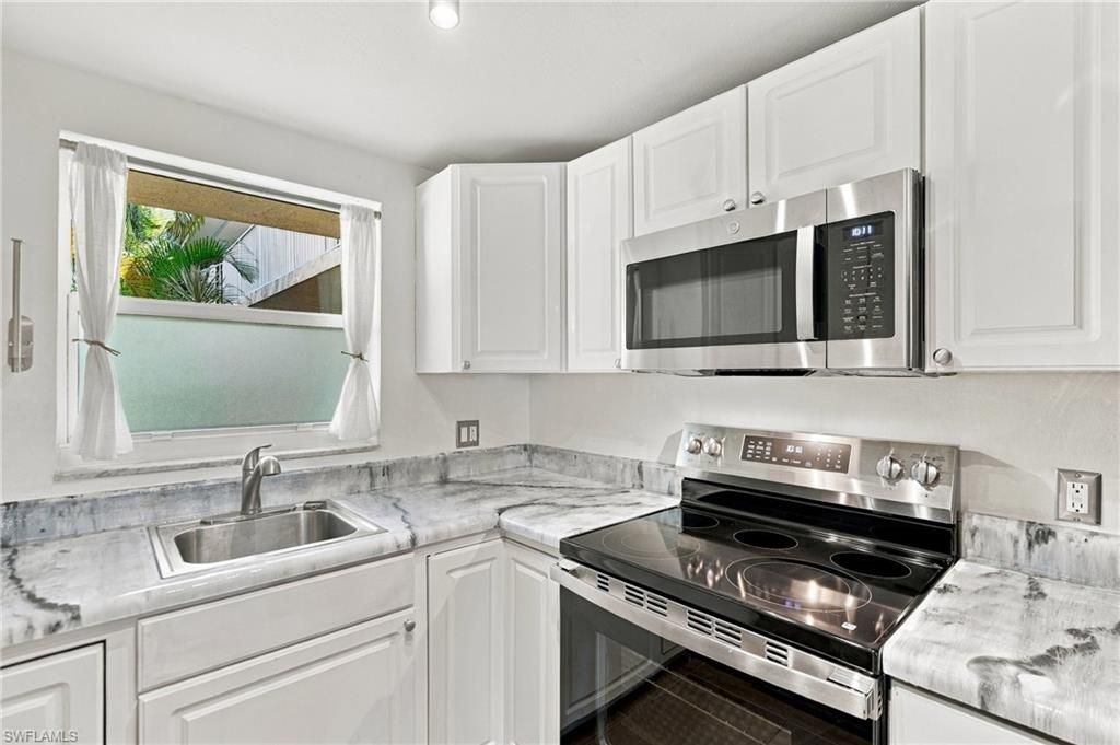 4290 Gulfstream DR 5, NAPLES, FL 34112 — photo 2