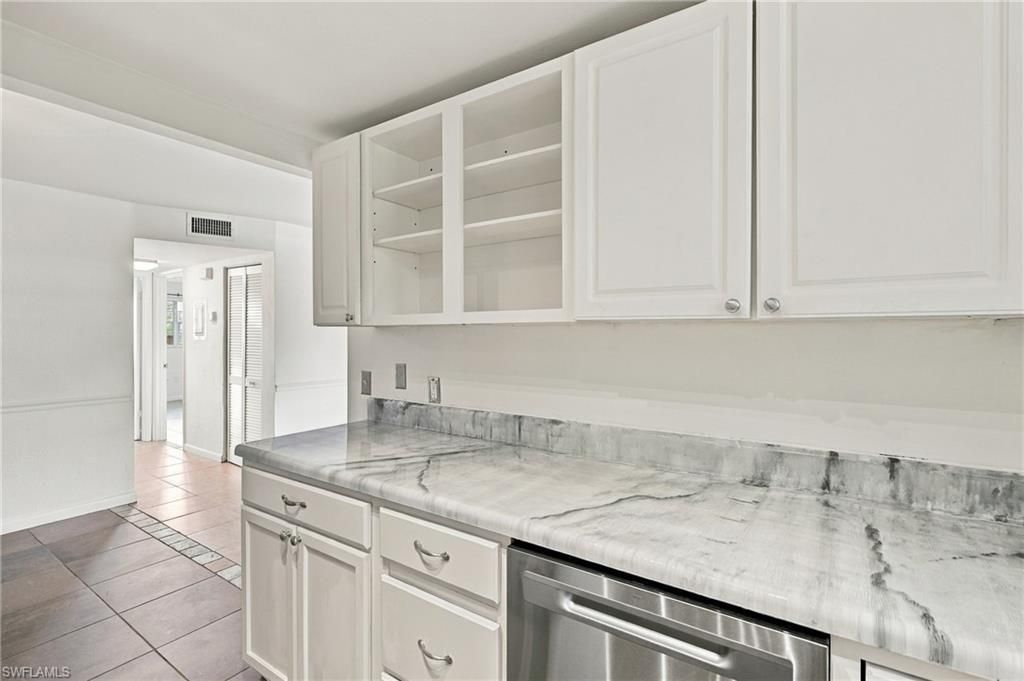 4290 Gulfstream DR 5, NAPLES, FL 34112 — photo 4