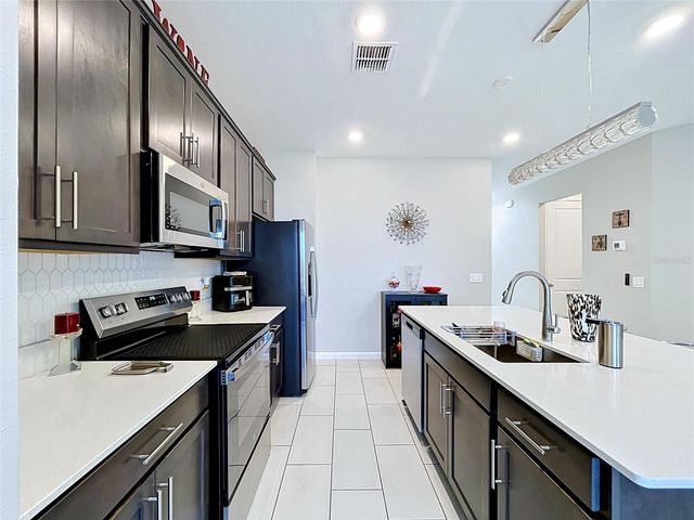 858 BALLANTYNE DRIVE, Lake Wales, FL 33898