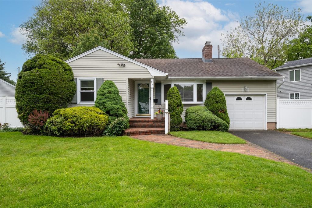 29 Newmarket Road, Syosset, NY 11791