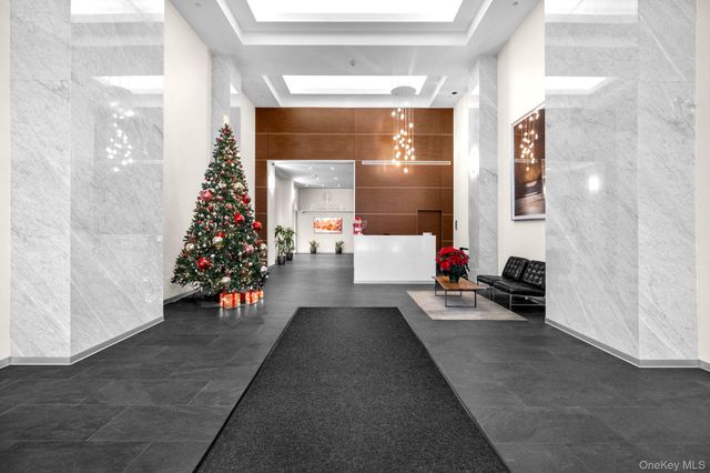 4 Martine Avenue 1619, White Plains, NY 10606