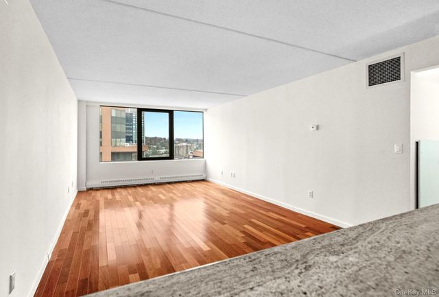 4 Martine Avenue 1619, White Plains, NY 10606