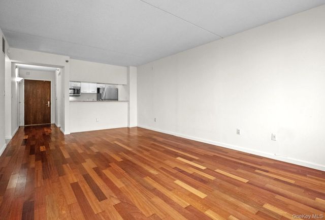 4 Martine Avenue 1619, White Plains, NY 10606