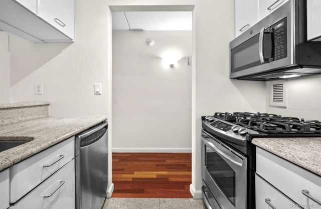 4 Martine Avenue 1619, White Plains, NY 10606