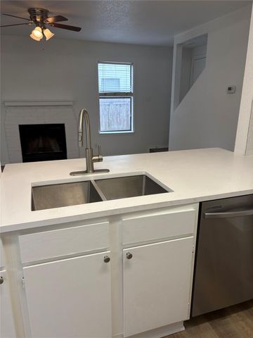 9205 Kempler DR B, Austin, TX 78748