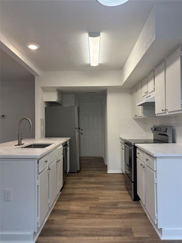 9205 Kempler DR B, Austin, TX 78748