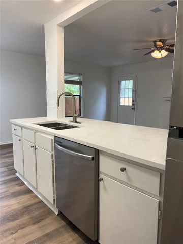 9205 Kempler DR B, Austin, TX 78748