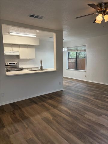 9205 Kempler DR B, Austin, TX 78748
