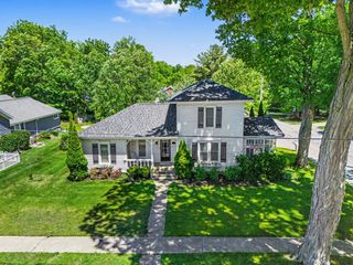 382 E 3rd Street, Pentwater Vlg, MI 49449