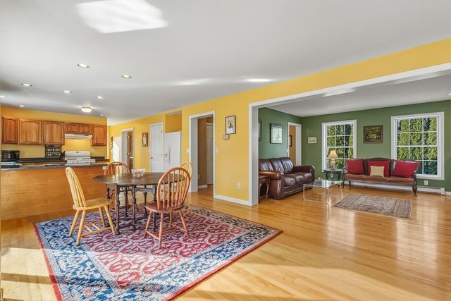 303 School St, Acton, MA 01720