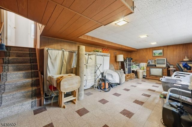 32 Crestwood Ave, Nutley Twp., NJ 07110