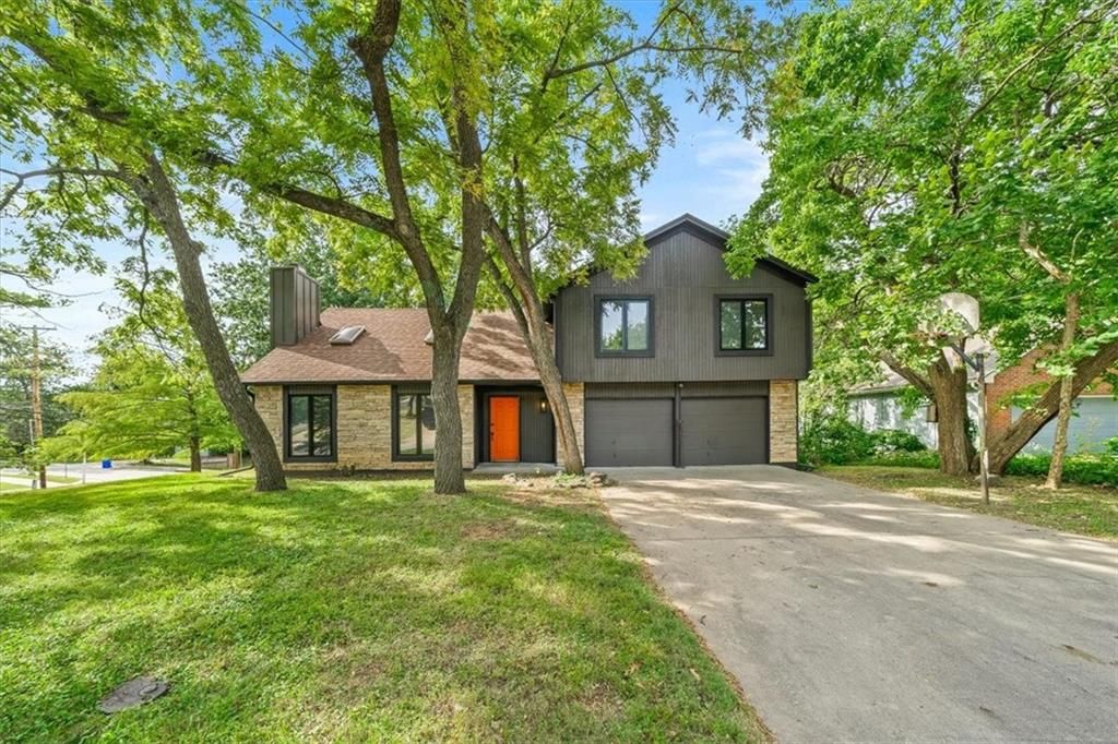 10301 W 50th Place, Shawnee, KS 66203