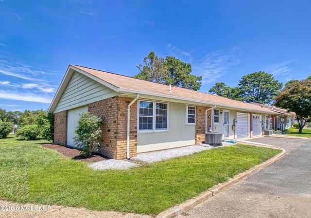 27 Cambridge Circle D, Manchester, NJ 08759