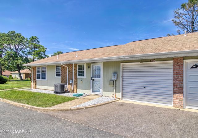 27 Cambridge Circle D, Manchester, NJ 08759