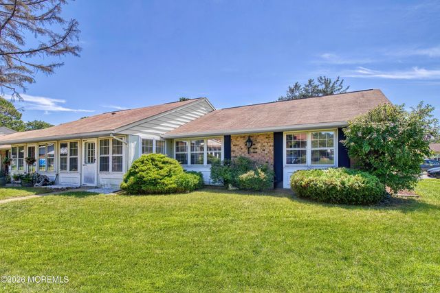 27 Cambridge Circle D, Manchester, NJ 08759
