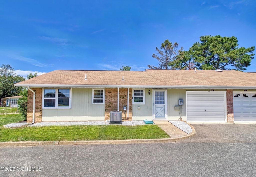27 Cambridge Circle D, Manchester, NJ 08759