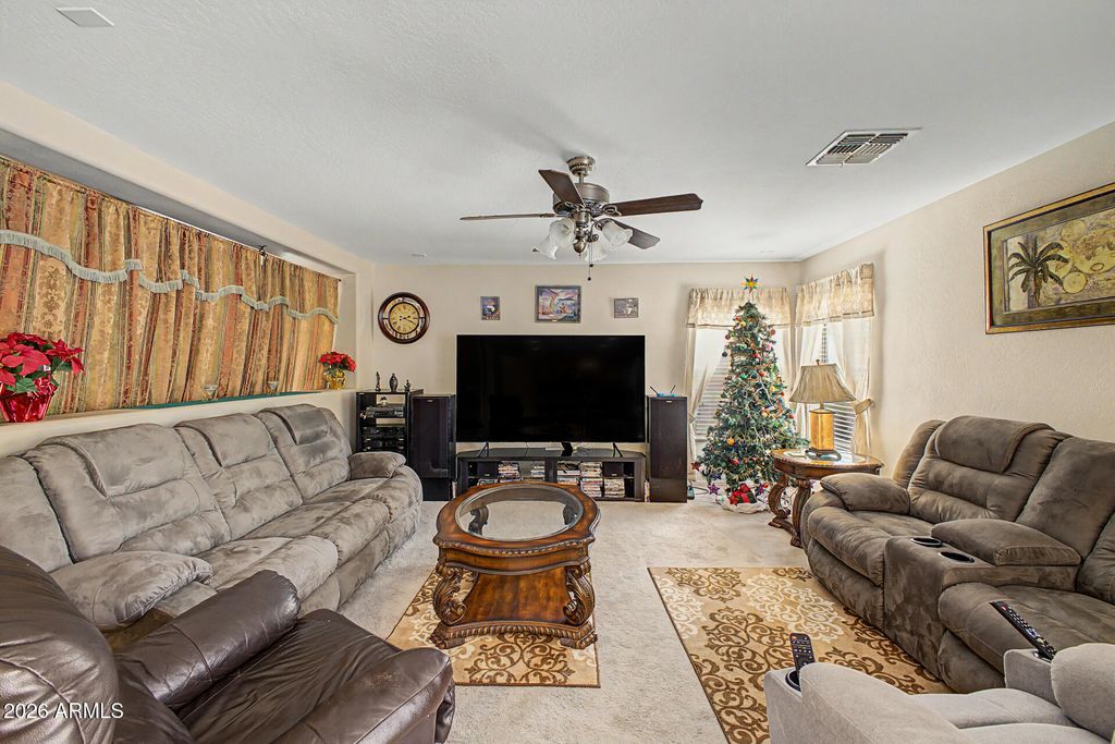 Image 9 of property listing at 958 W LINDBERGH Avenue, Coolidge, AZ 85128