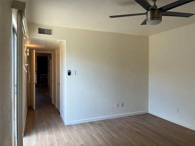 6401 Deihl Road 1011, Houston, TX 77092