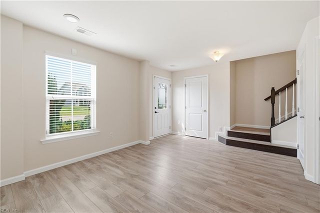 669 Mill Creek PW, Chesapeake, VA 23323