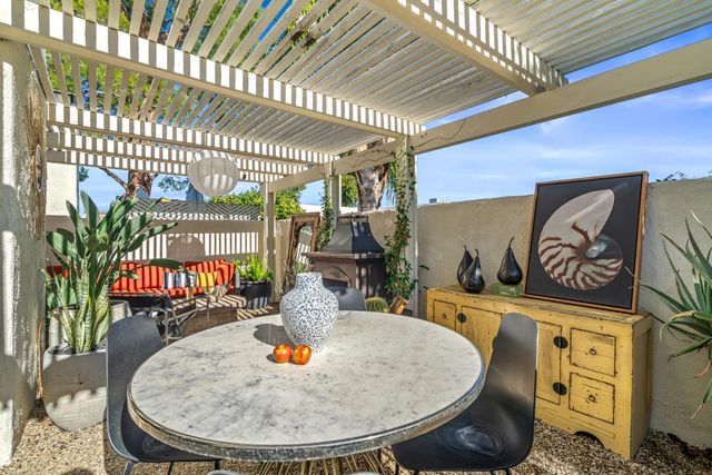 1525 Spyglass Plaza, Palm Springs, CA 92264