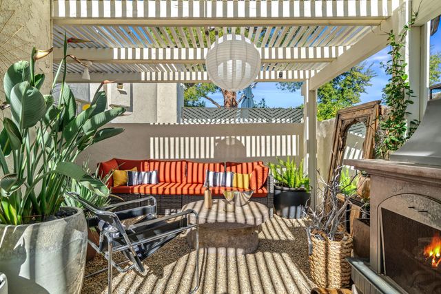 1525 Spyglass Plaza, Palm Springs, CA 92264