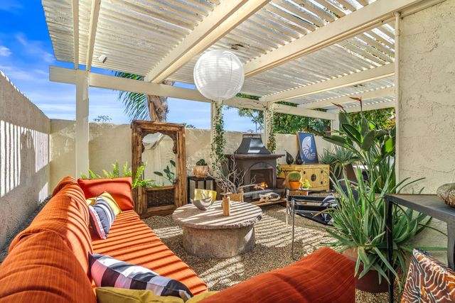 1525 Spyglass Plaza, Palm Springs, CA 92264