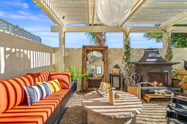 1525 Spyglass Plaza, Palm Springs, CA 92264