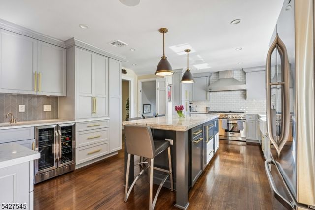 23 Greenview Way, Montclair Twp., NJ 07043
